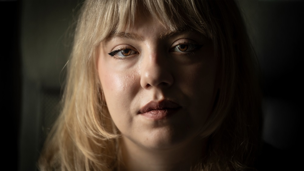 Picture of Alisa living with myasthenia gravis