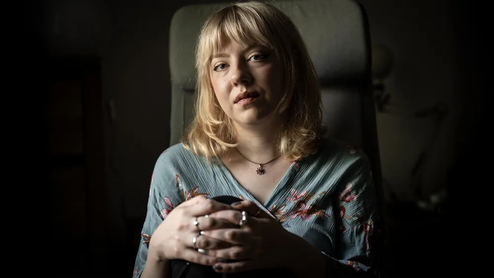Picture of Alisa living with myasthenia gravis